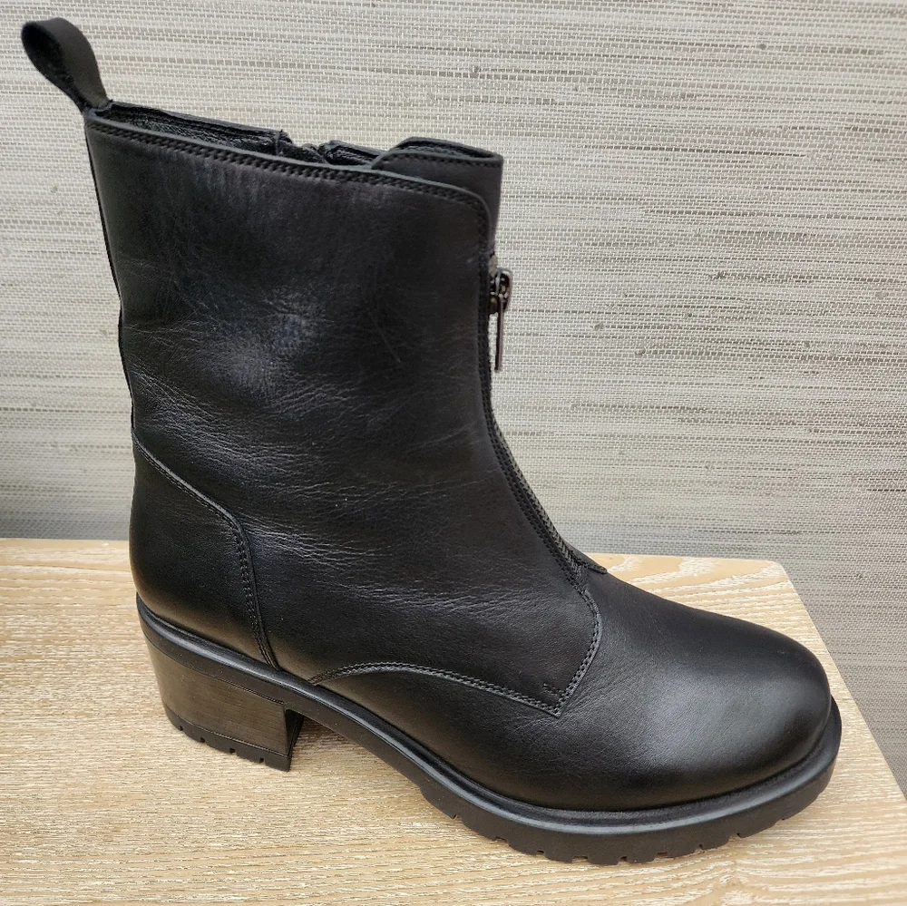 Journee Signature Collection Norrah black leather ankle boots sz 9